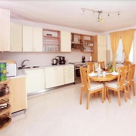 Apartman Sous Les Rochers Grizane-Belgrad Exterior photo