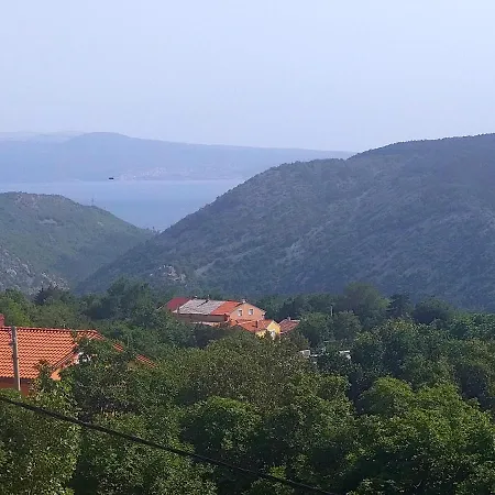 Apartman Sous Les Rochers Grizane-Belgrad Exterior photo