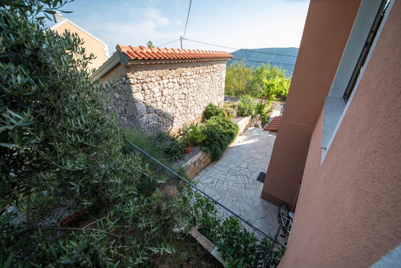 Sous Les Rochers Apartment *